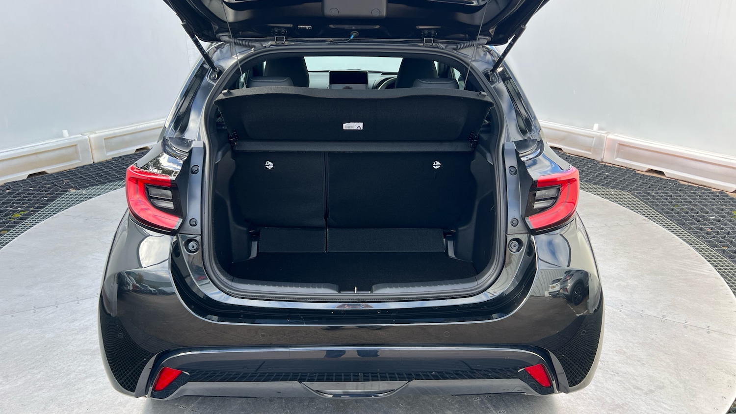 Used Mazda Mazda2 HYBRID 2025 for sale - 76391632: Photo 4