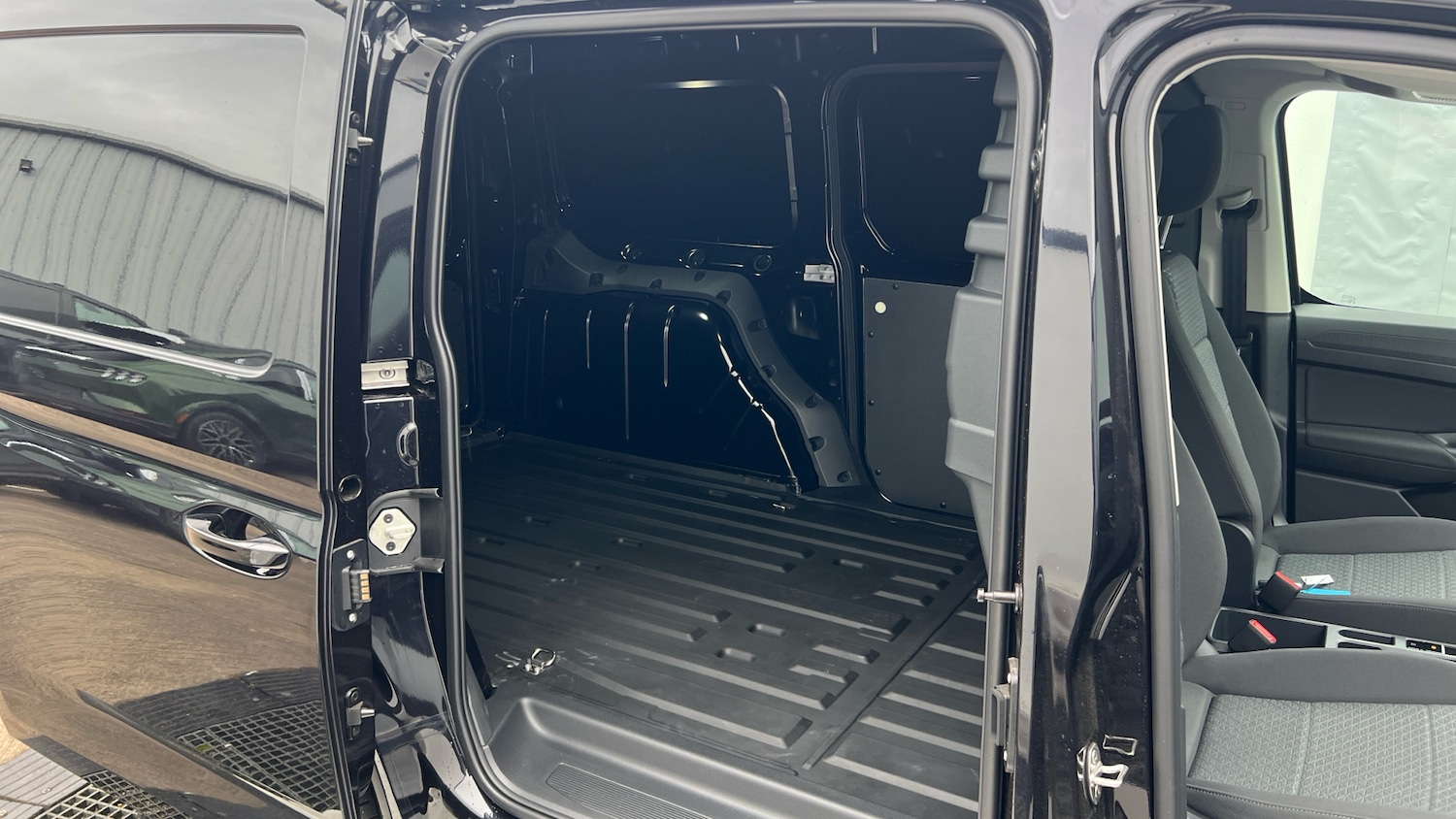 Used Ford Transit Connect 2025 for sale - 76355440: Photo 39