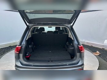 Used Volkswagen Tiguan Allspace 2023 for sale - 77781402: Photo