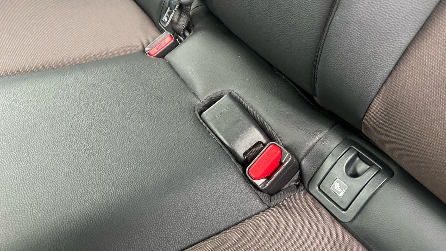 Used Toyota Yaris Cross 2023 for sale - 77715248: Photo 17