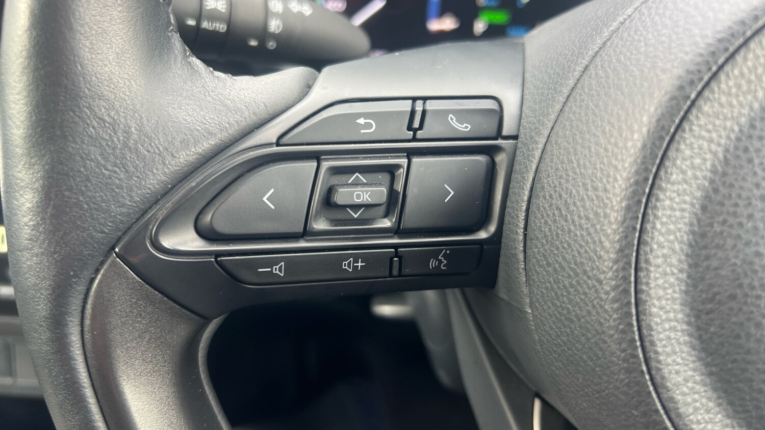 Used Toyota Yaris Cross 2023 for sale - 77715248: Photo 30