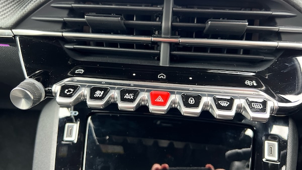 Used Peugeot 2008 2023 for sale - 76274375: Photo 25