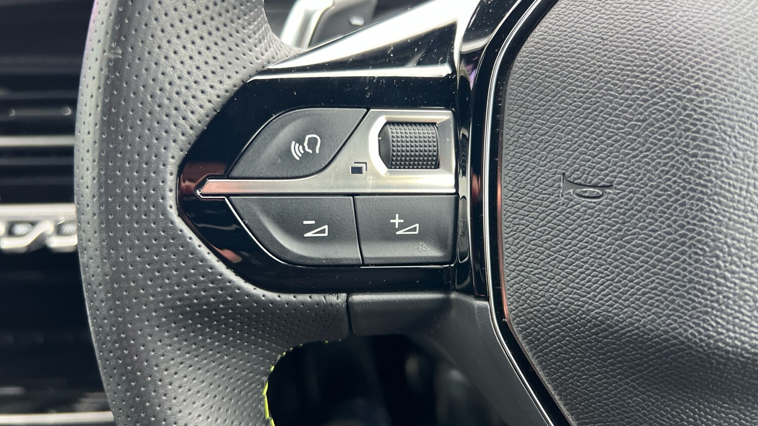 Used Peugeot 2008 2023 for sale - 76274375: Photo 32