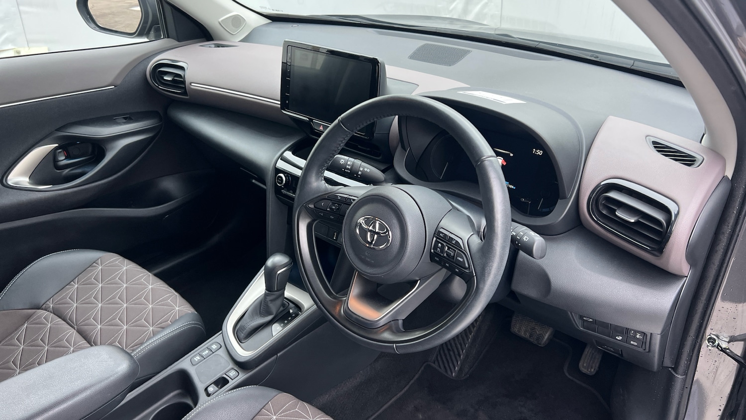 Used Toyota Yaris Cross 2023 for sale - 76835340: Photo 11