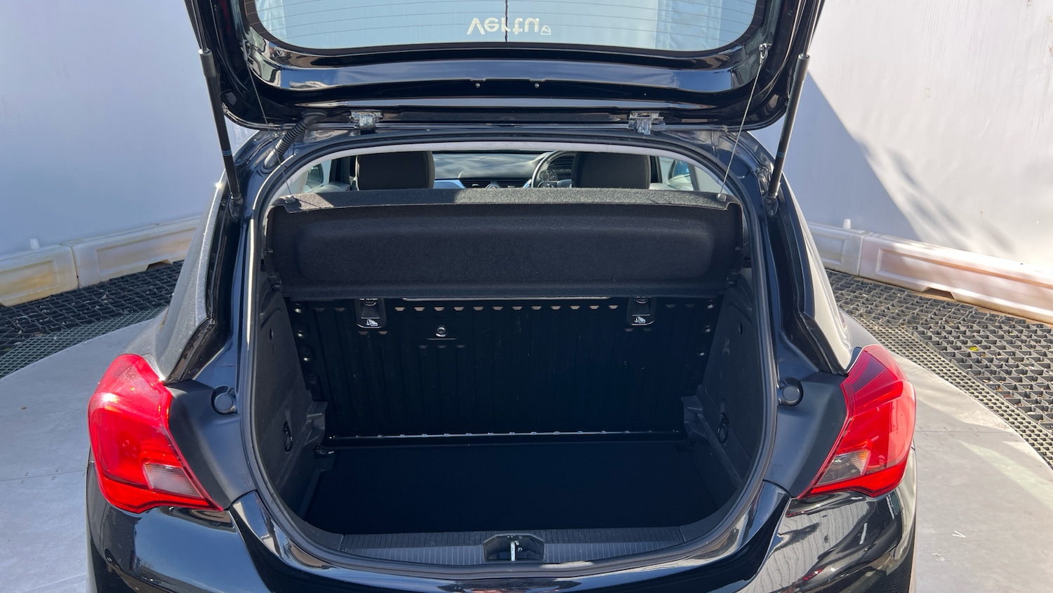 Used Vauxhall Corsa 2017 for sale - 77917649: Photo 4