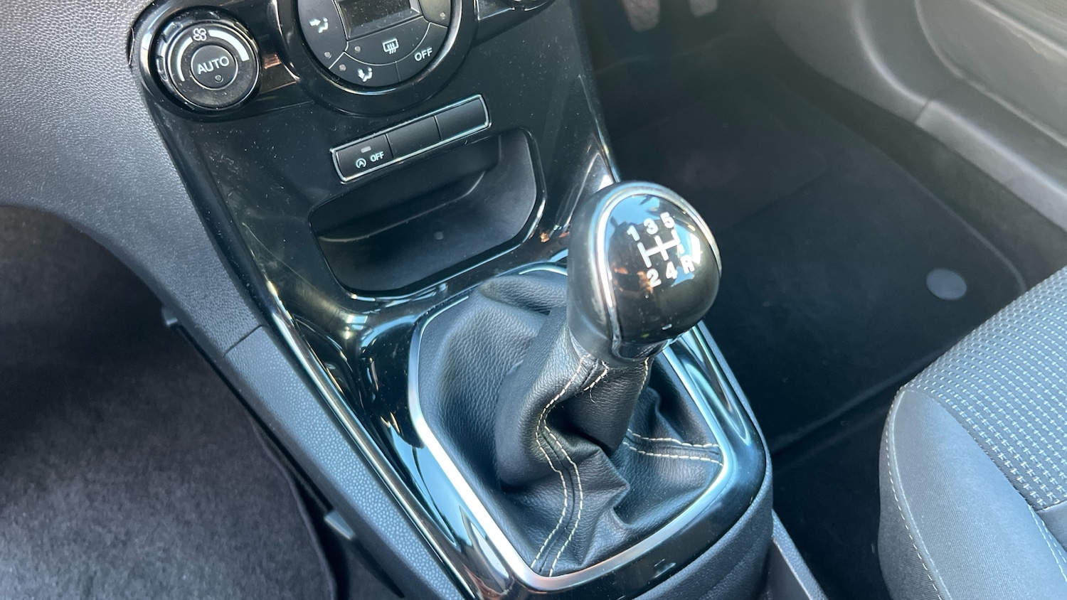 Used Ford Fiesta 2015 for sale - 76598871: Photo 13