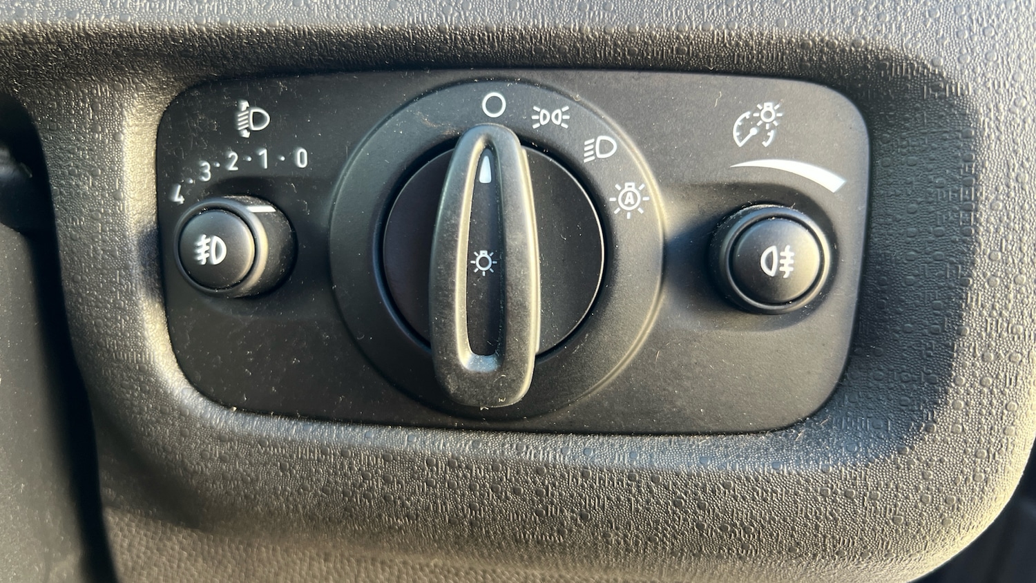 Used Ford Fiesta 2015 for sale - 76598871: Photo 32