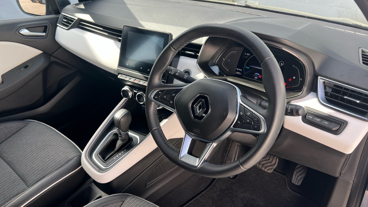 Used Renault Clio 2022 for sale - 77915859: Photo 11