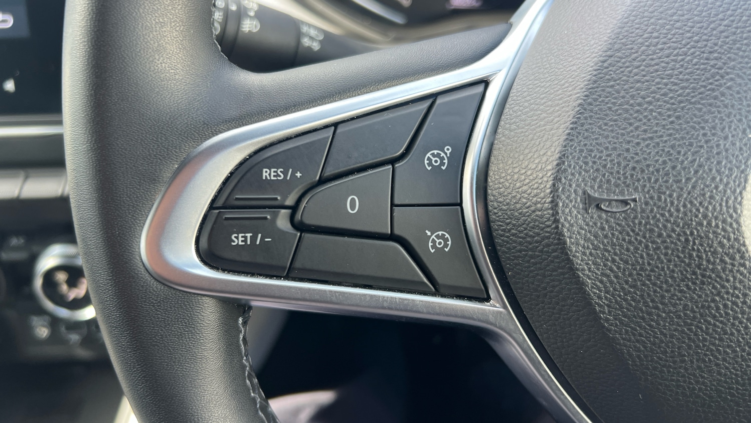 Used Renault Clio 2022 for sale - 77915859: Photo 32