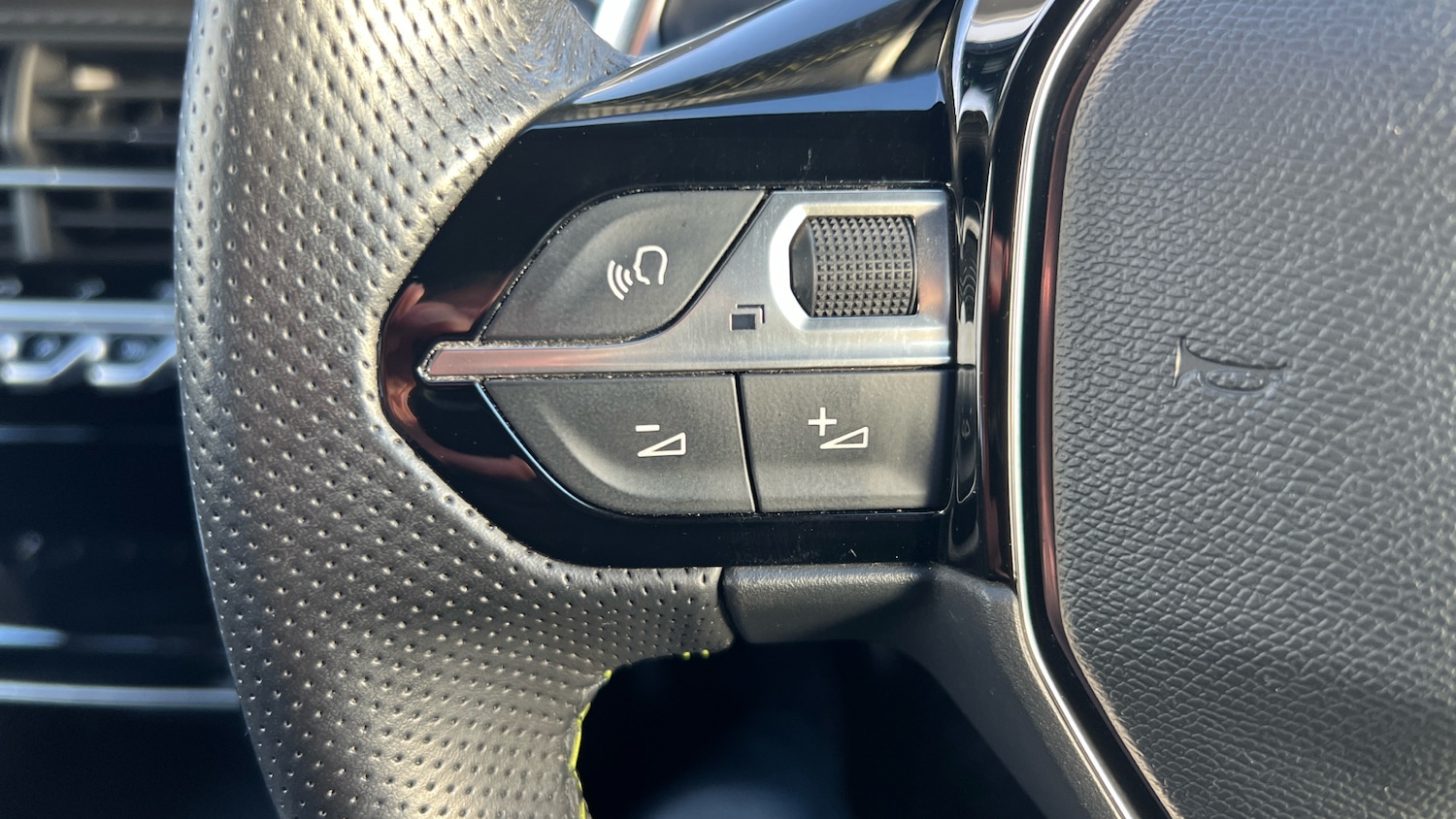 Used Peugeot 208 2021 for sale - 77222894: Photo 32