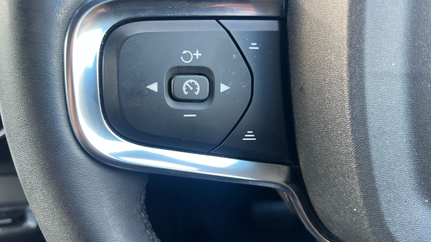Used Volvo XC40 2022 for sale - 76363249: Photo 33