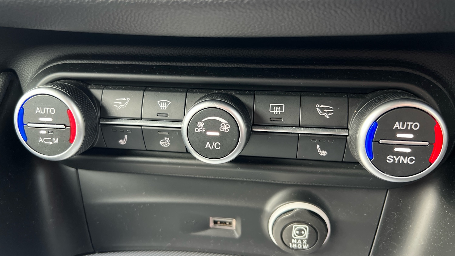 Used Alfa Romeo Stelvio 2018 for sale - 77663351: Photo 29