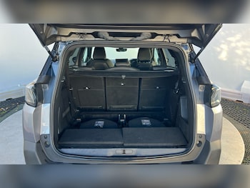 Used Peugeot 5008 2023 for sale - 76777943: Photo