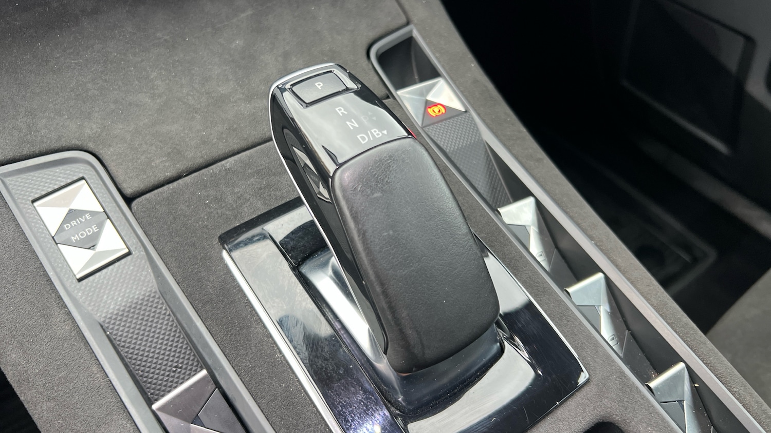 Used DS Automobiles DS 7 Crossback 2021 for sale - 76782550: Photo 13