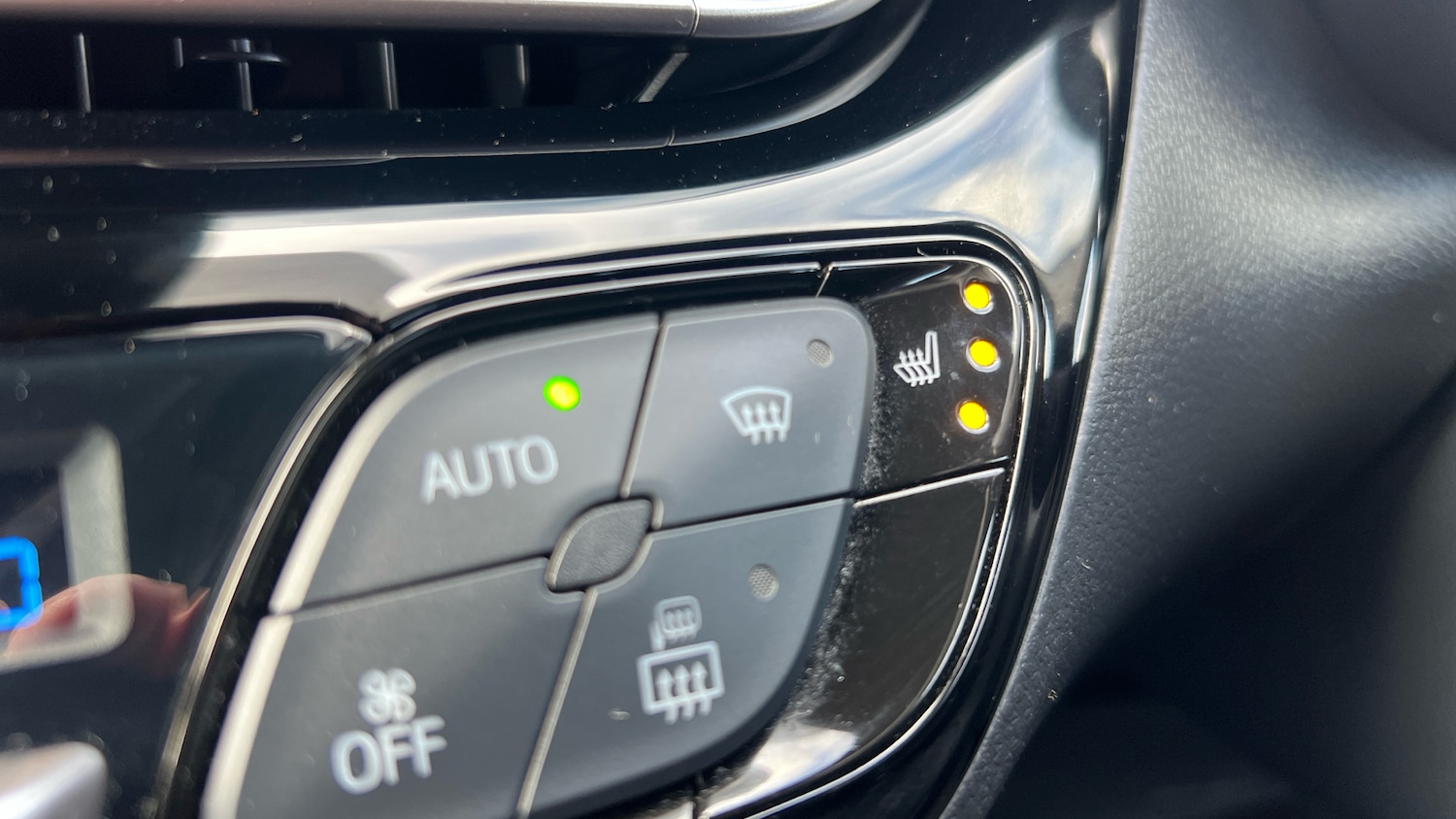 Used Toyota C-HR 2022 for sale - 76082361: Photo 25