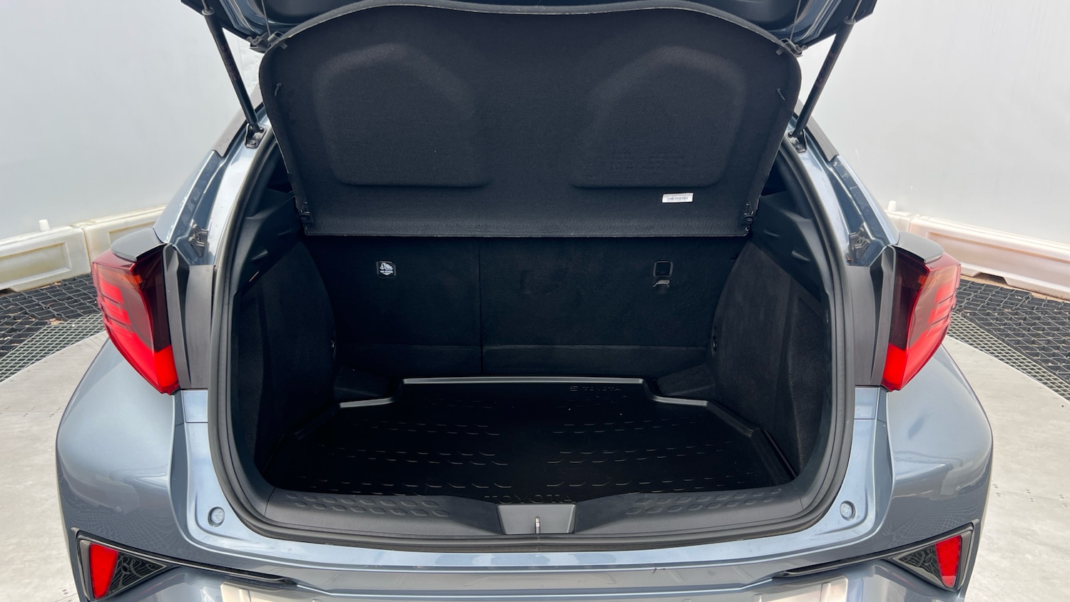 Used Toyota C-HR 2022 for sale - 76082361: Photo 4