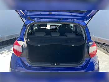 Used Hyundai i10 2023 for sale - 79136822: Photo