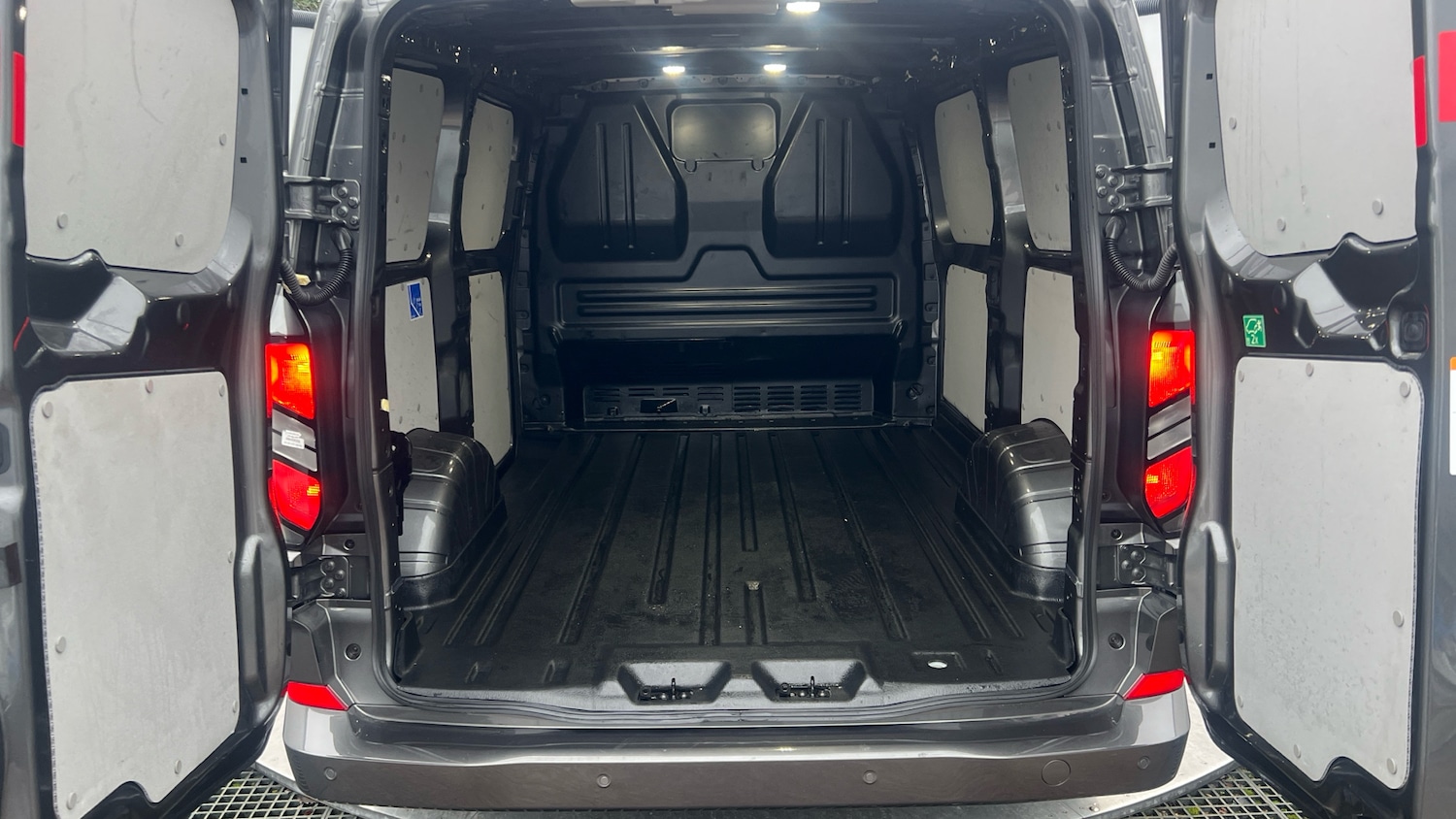 Used Ford Transit Custom 2024 for sale - 77450316: Photo 4