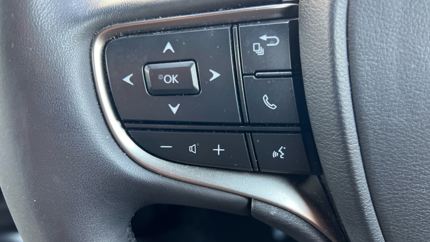 Used Lexus UX 2023 for sale - 76236574: Photo 33