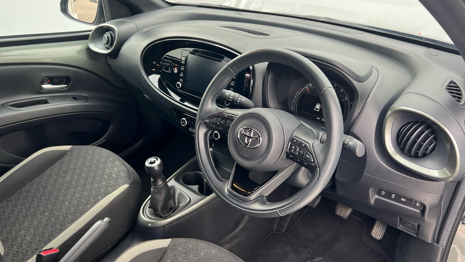 Used Toyota Aygo X 2022 for sale - 76694205: Photo 11