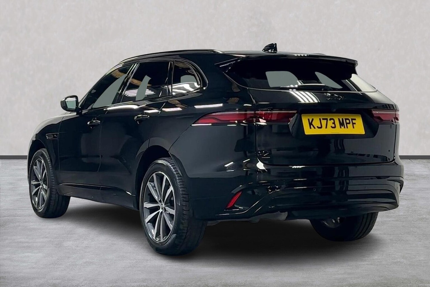 Used Jaguar F-Pace 2024 for sale - 77489779: Photo 2