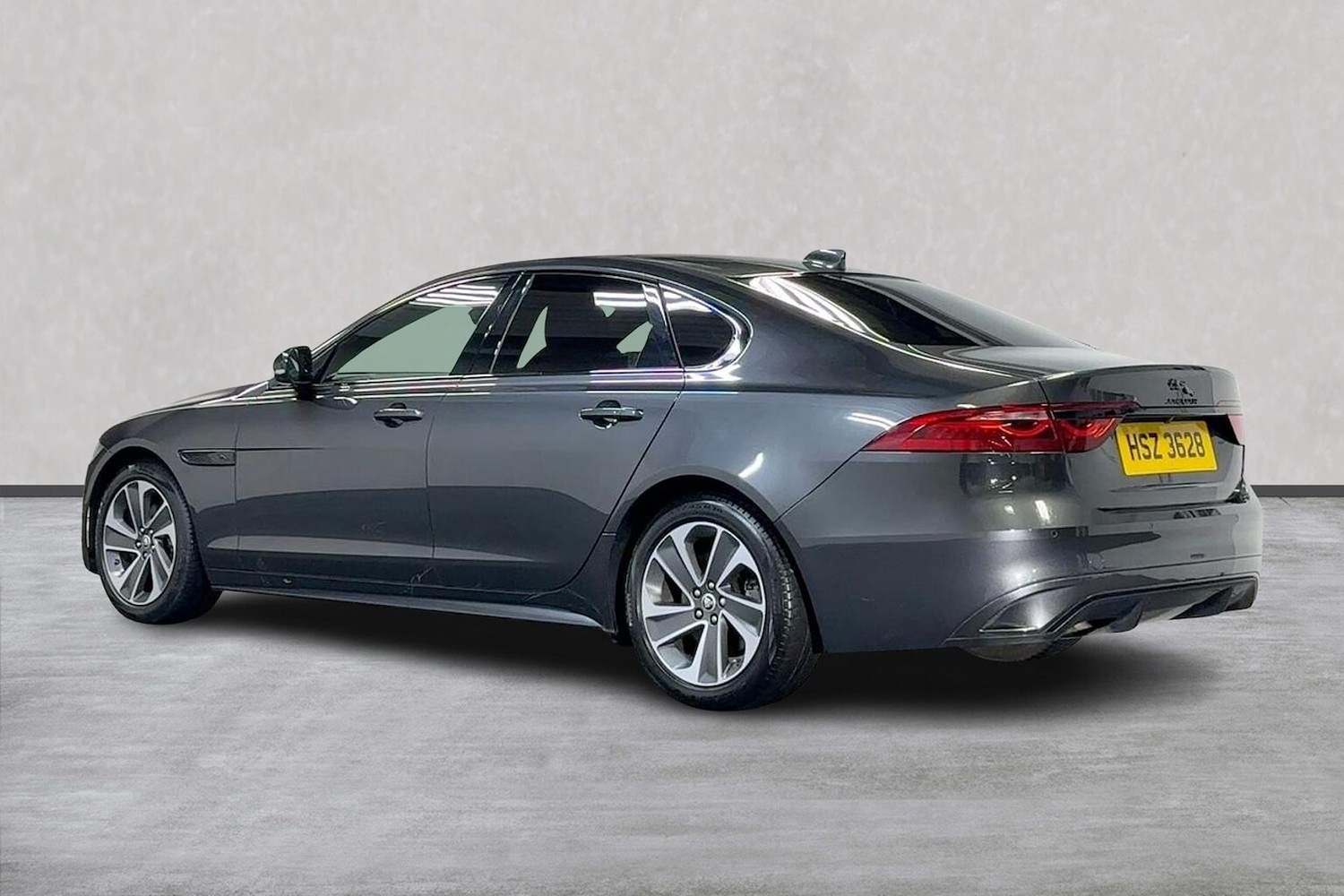 Used Jaguar XF 2023 for sale - 76181402: Photo 2