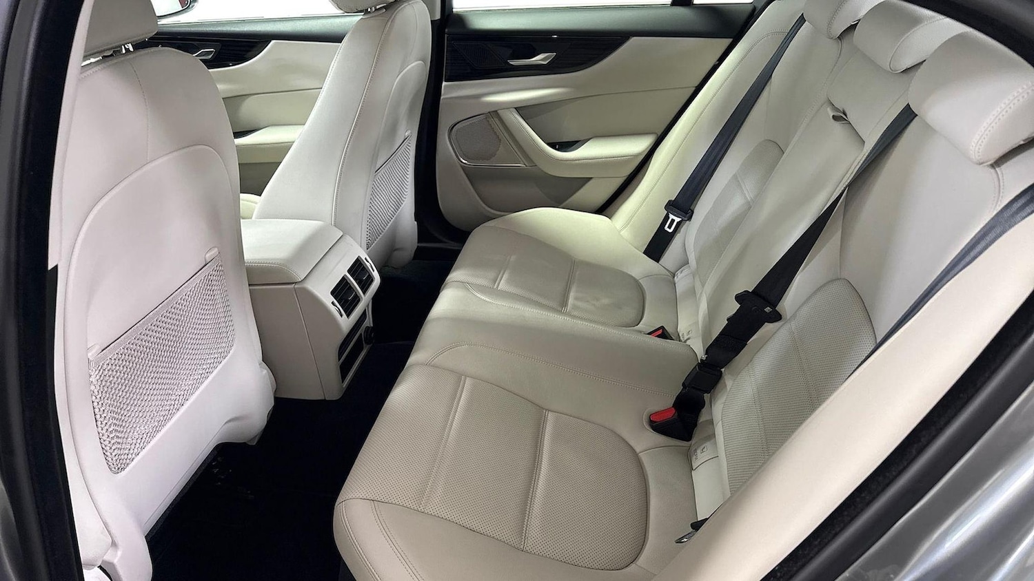 Used Jaguar XE 2019 for sale - 78106354: Photo 4