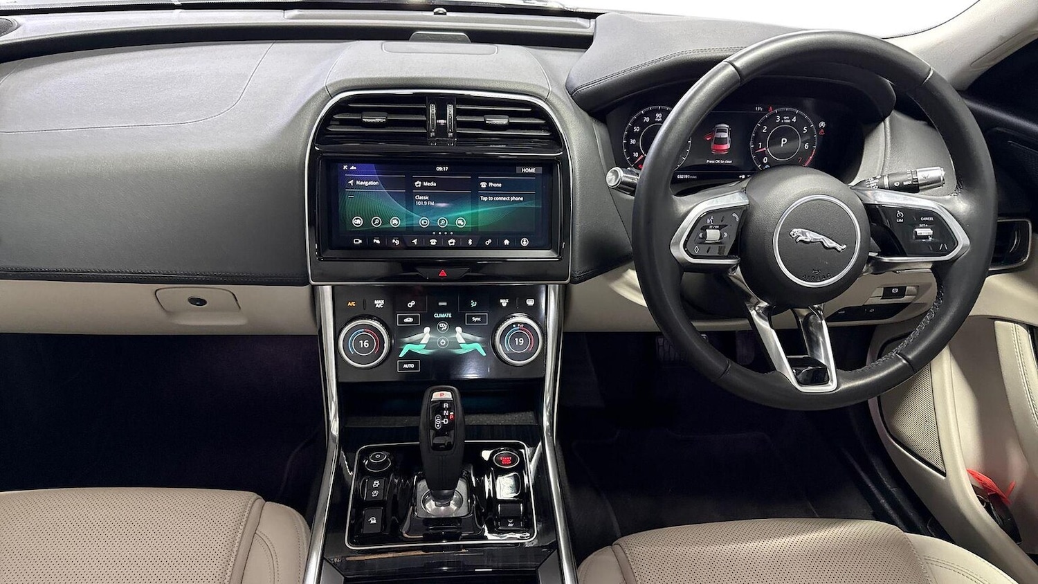 Used Jaguar XE 2019 for sale - 78106354: Photo 9