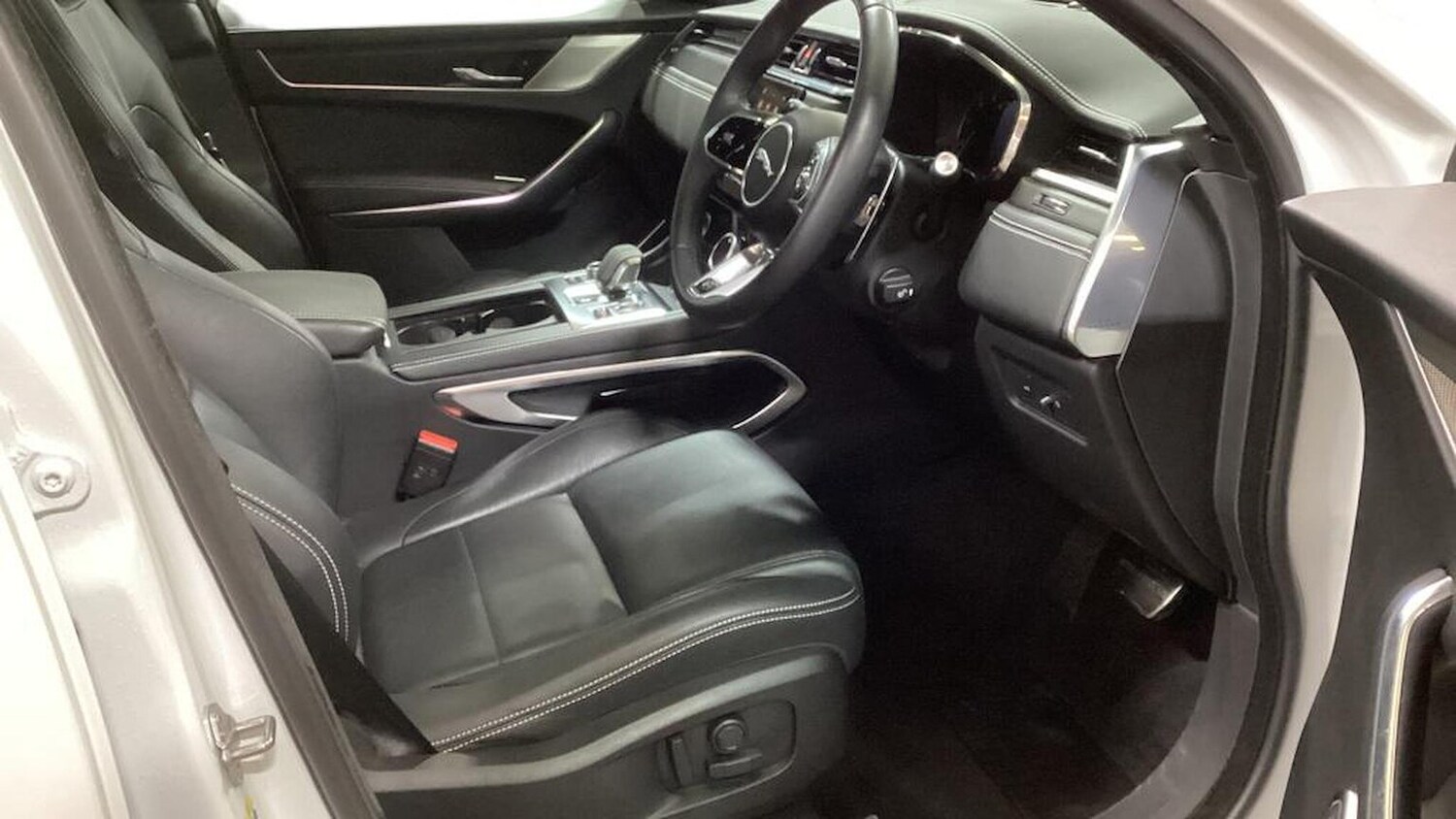 Used Jaguar F-Pace 2022 for sale - 76628001: Photo 3