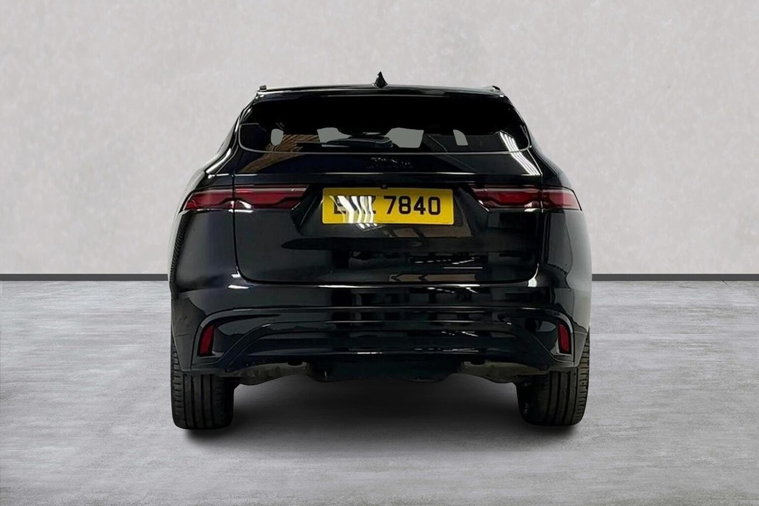 Used Jaguar F-Pace 2023 for sale - 77489780: Photo 4