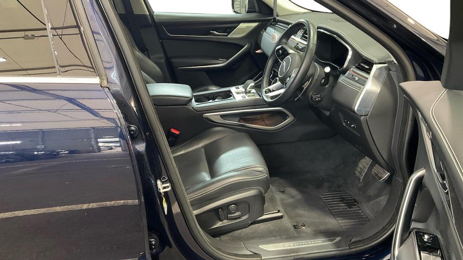 Used Jaguar F-Pace 2023 for sale - 76555473: Photo 3