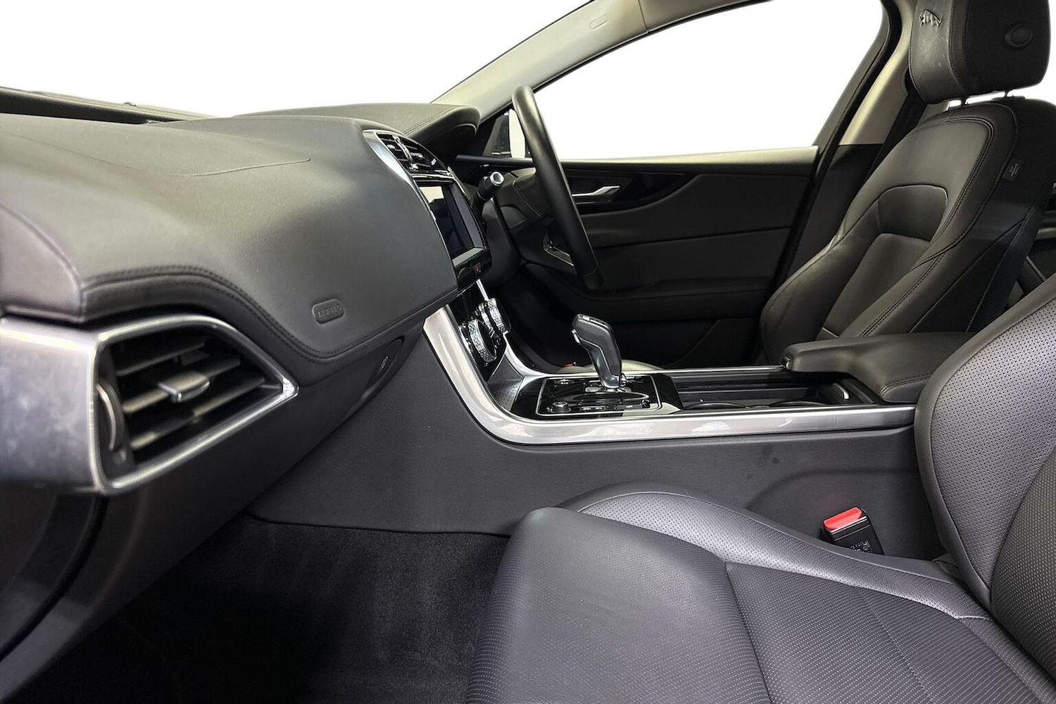 Used Jaguar XE 2022 for sale - 76149514: Photo 7