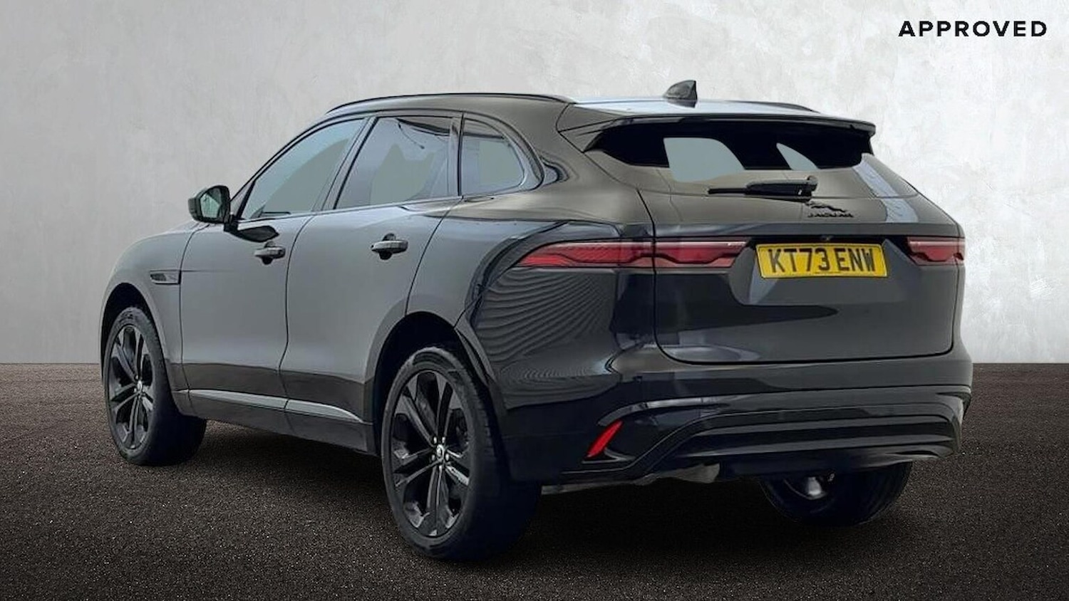 Used Jaguar F-Pace 2023 for sale - 76651228: Photo 2