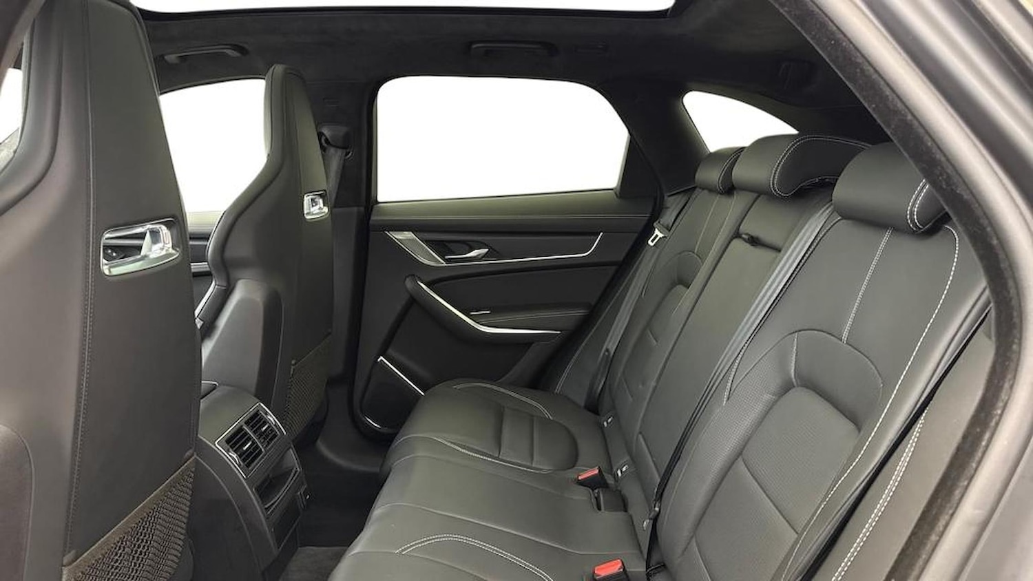 Used Jaguar F-Pace 2023 for sale - 76651228: Photo 4