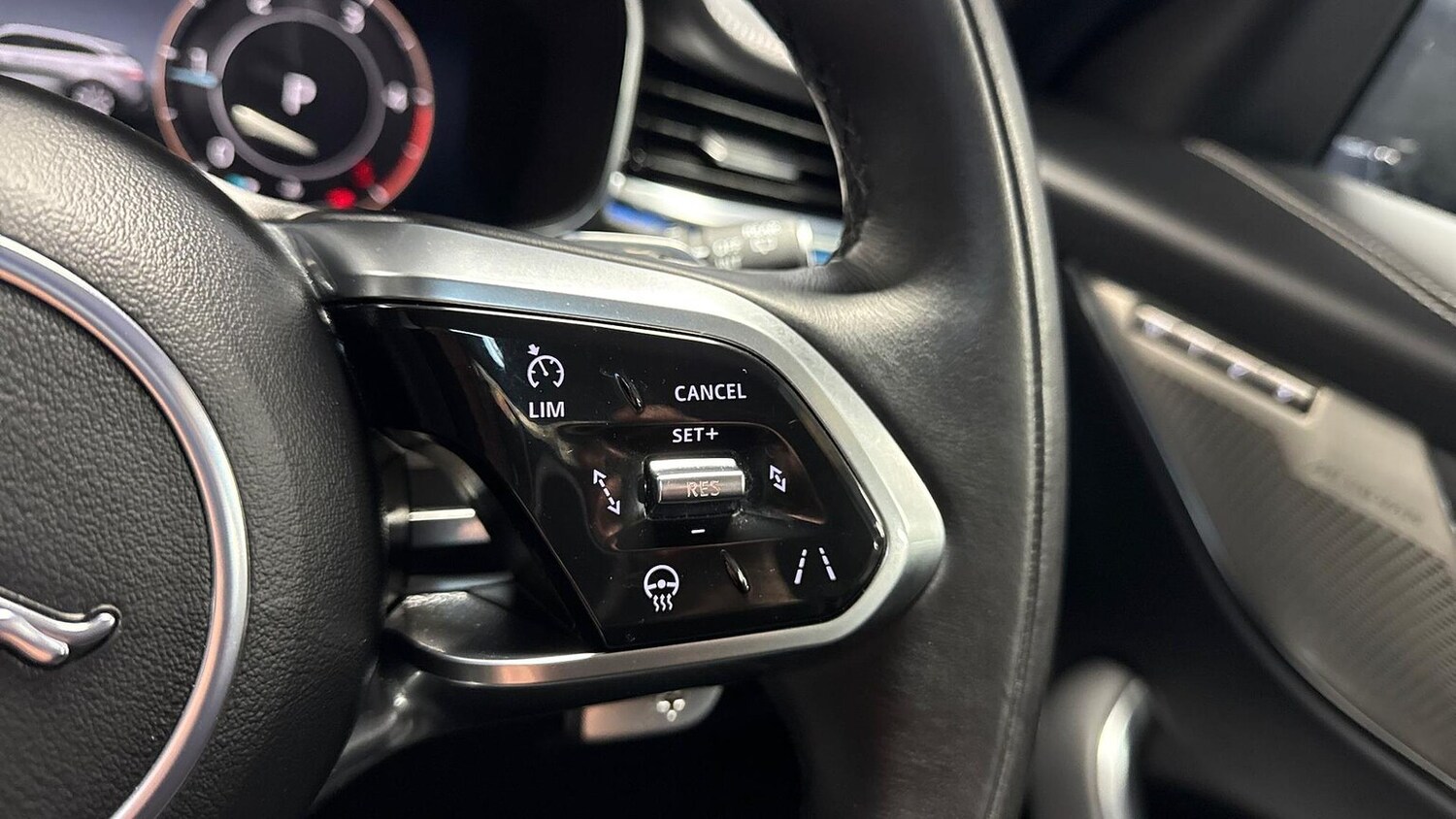 Used Jaguar F-Pace 2023 for sale - 77489776: Photo 23