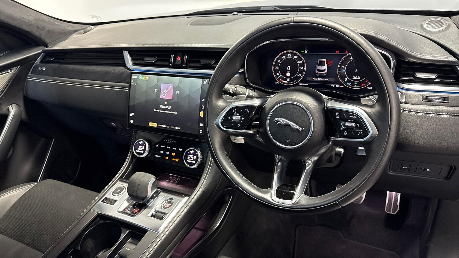 Used Jaguar F-Pace 2023 for sale - 77489776: Photo 30