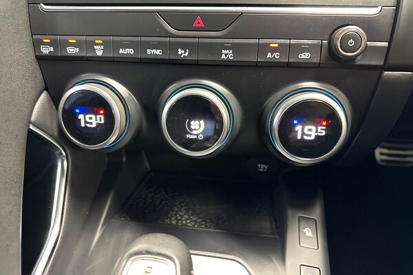 Used Jaguar E-Pace 2019 for sale - 76182461: Photo 12