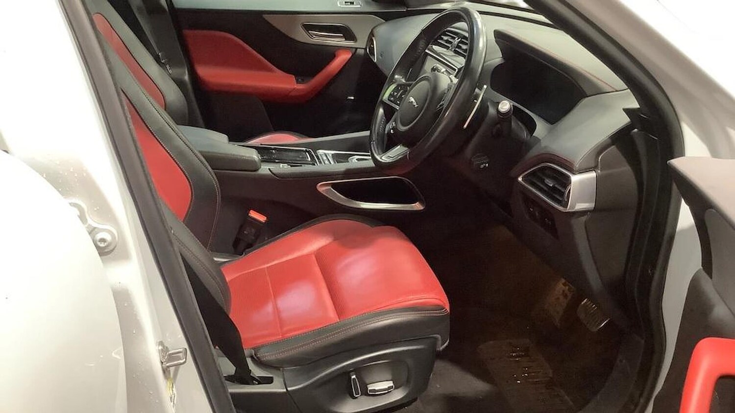 Used Jaguar F-Pace 2019 for sale - 76555471: Photo 3