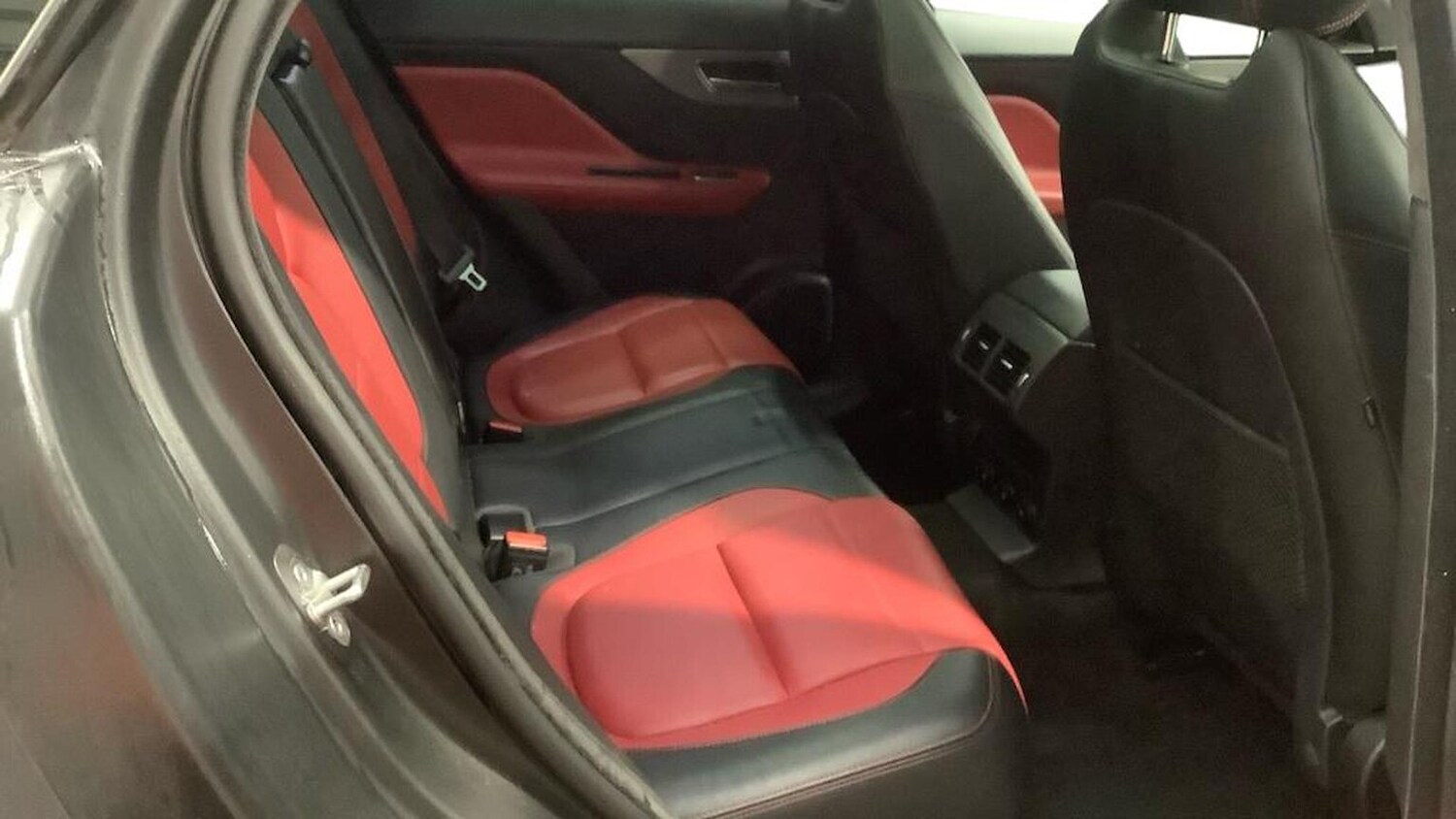 Used Jaguar F-Pace 2019 for sale - 76555471: Photo 4