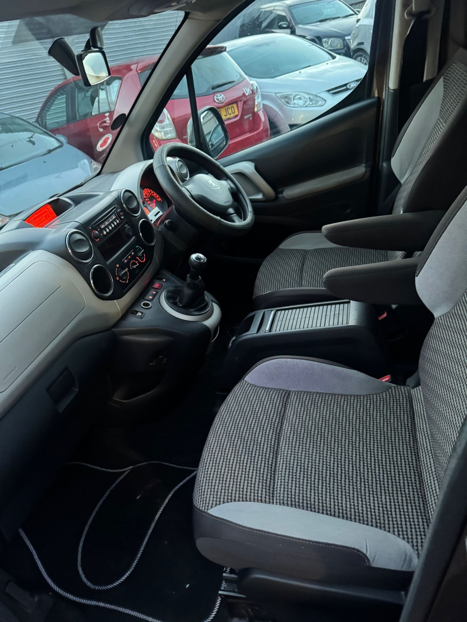 Used Peugeot Partner Tepee 2014 for sale - 76856355: Photo 6