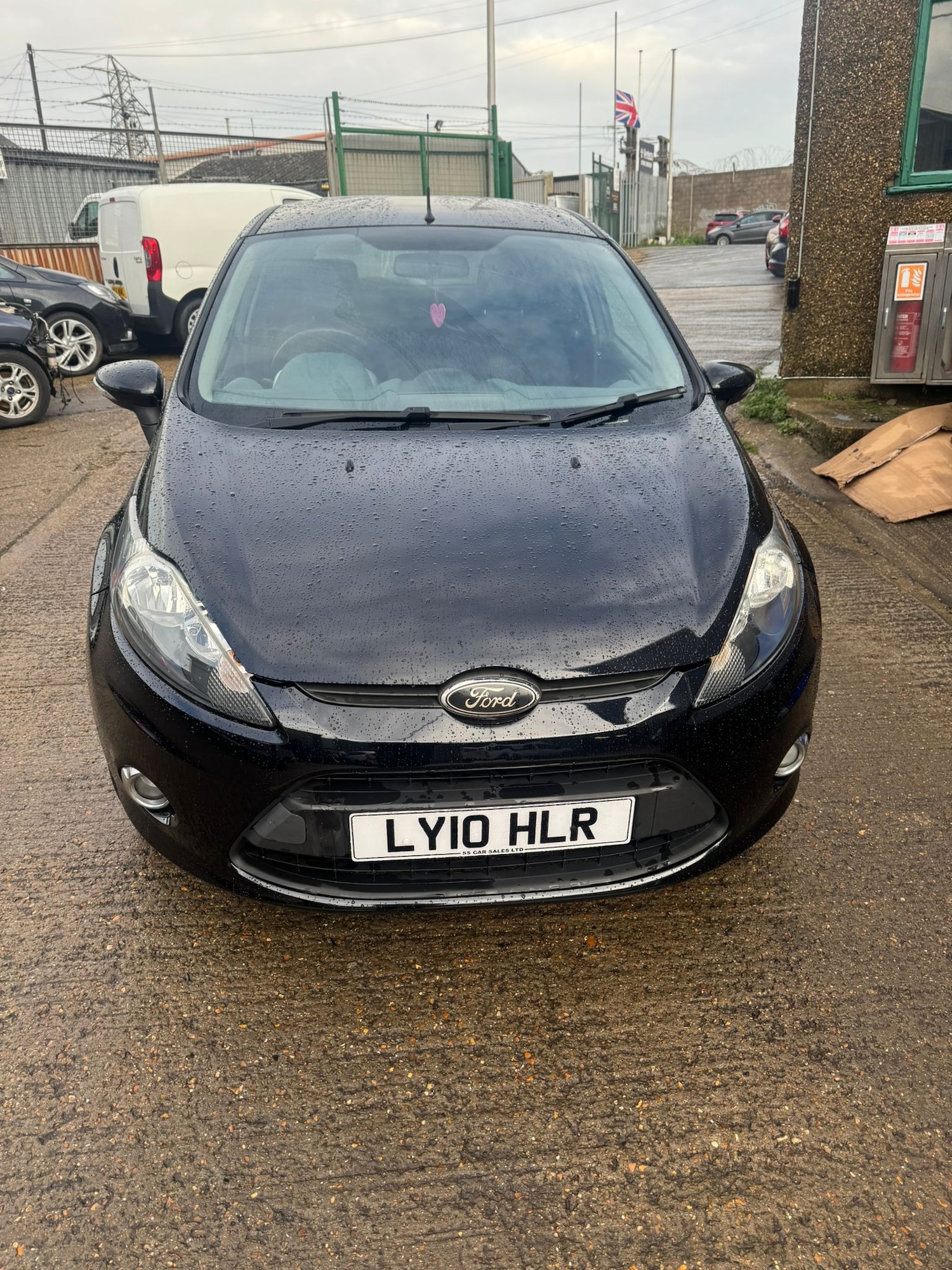 Used Ford Fiesta 2010 for sale - 76856488: Photo 2