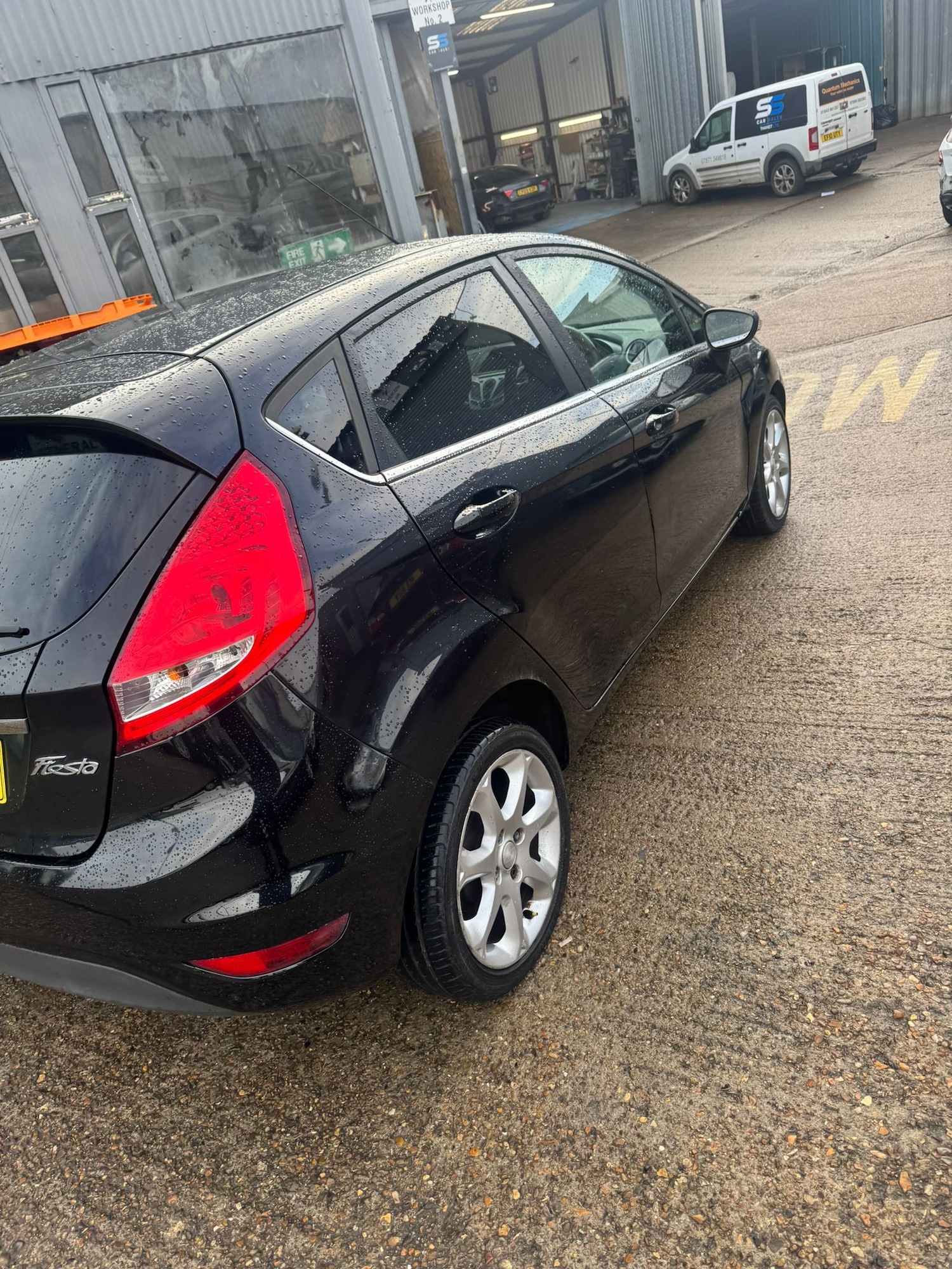 Used Ford Fiesta 2010 for sale - 76856488: Photo 4