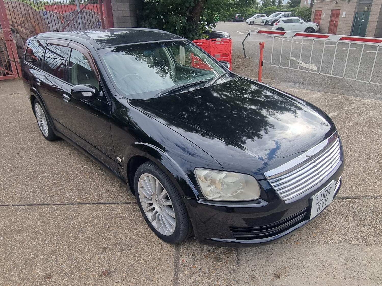 Used Nissan Stagea 2017 for sale - 75682482: Photo 2