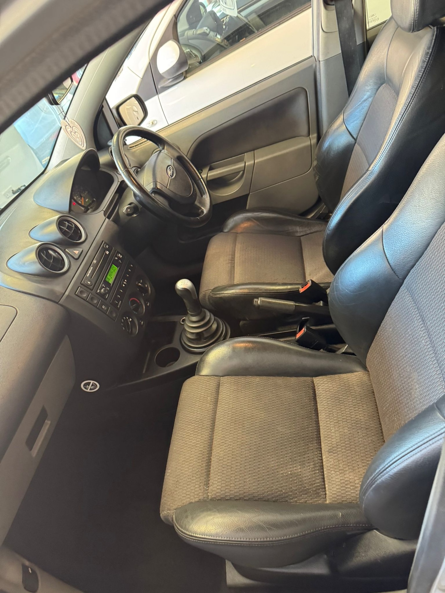 Used Ford Fiesta 2003 for sale - 76939996: Photo 8