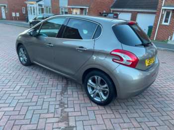 Used Peugeot 208 2015 for sale - 65655872: Photo