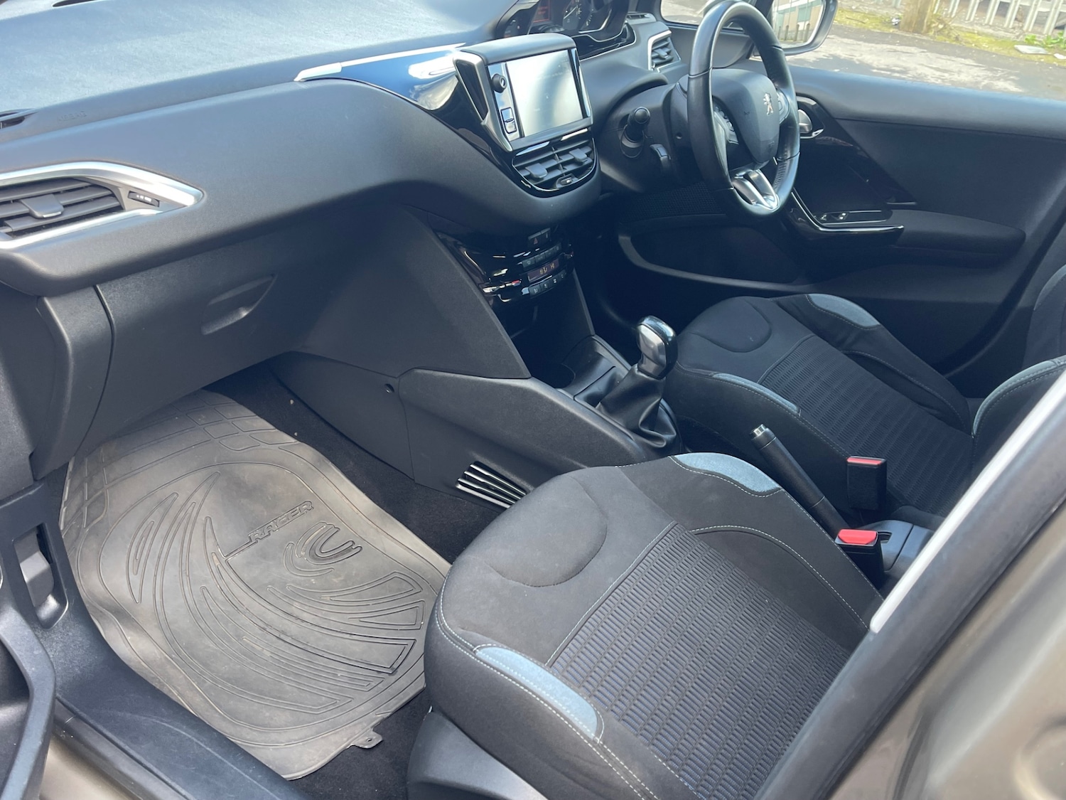 Used Peugeot 208 2015 for sale - 77311464: Photo 10