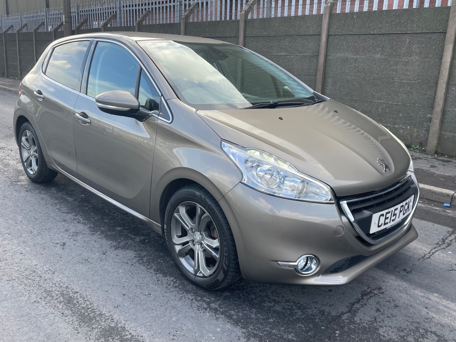Used Peugeot 208 2015 for sale - 77311464: Photo 11