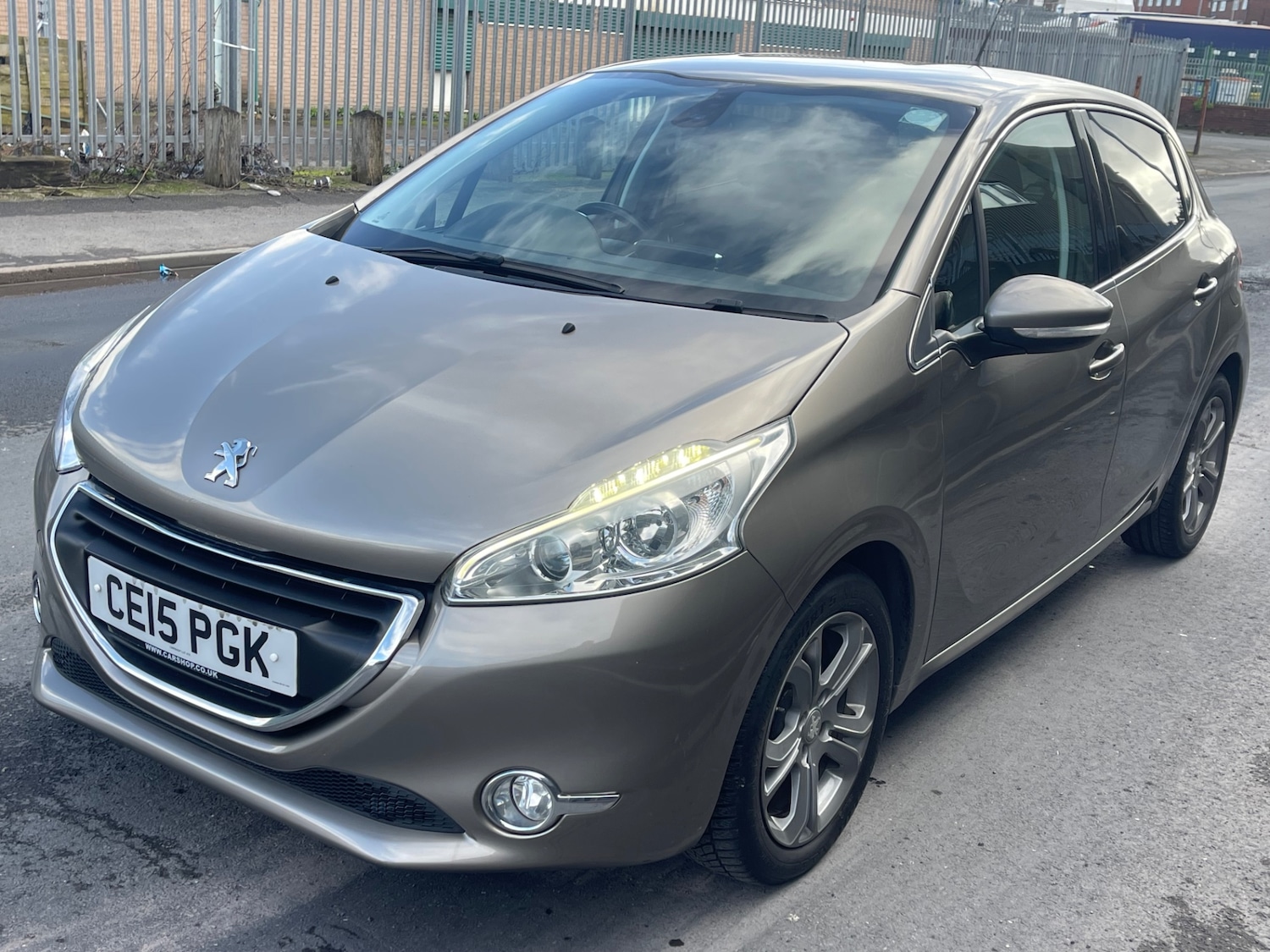 Used Peugeot 208 2015 for sale - 77311464: Photo 2