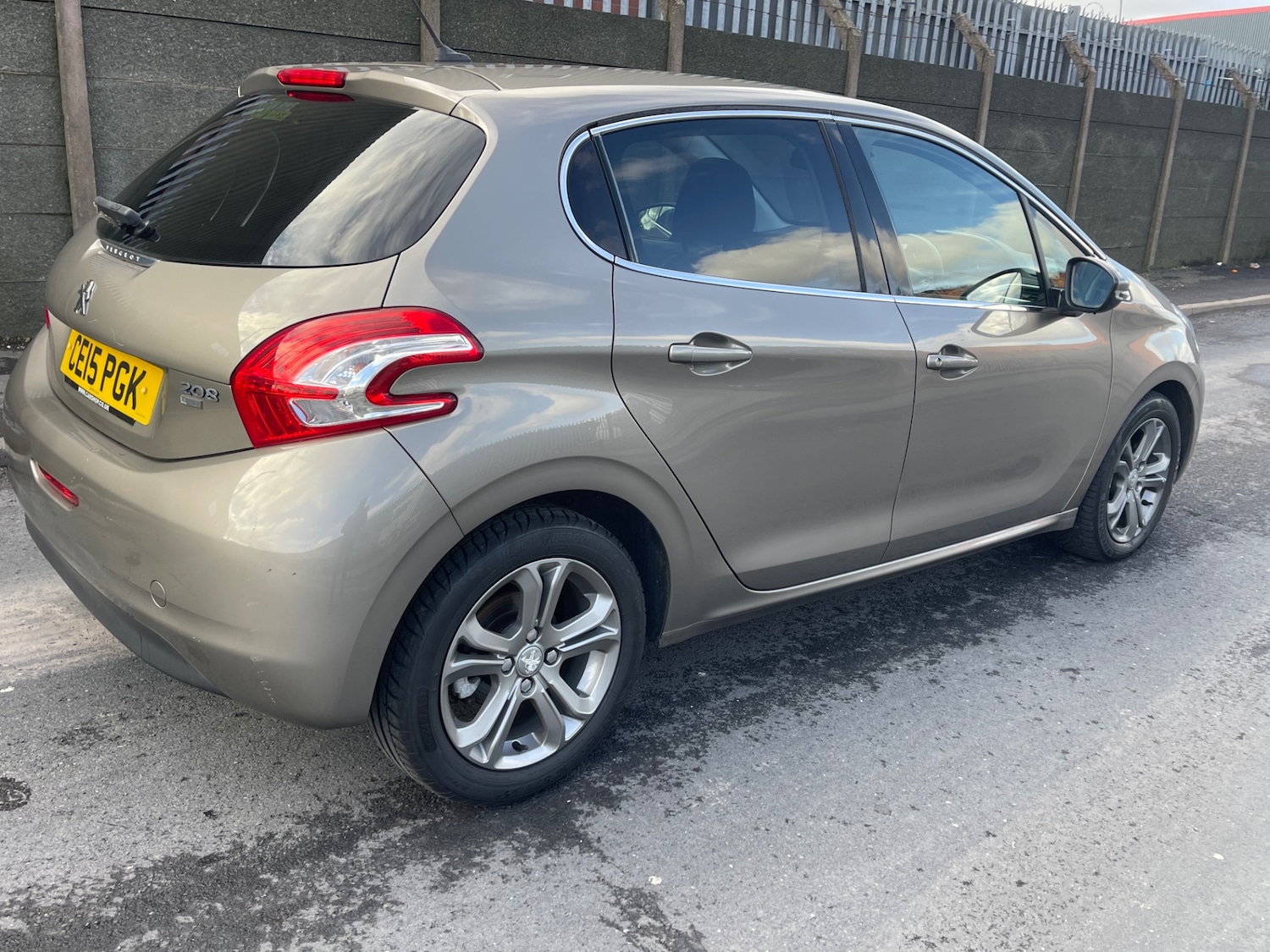 Used Peugeot 208 2015 for sale - 77311464: Photo 8