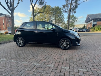 Used Toyota Yaris 2015 for sale - 75973526: Photo